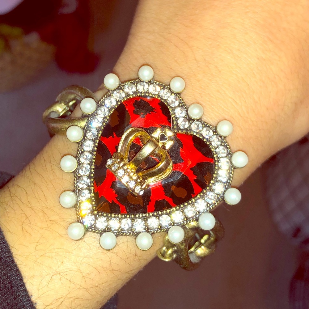 Betsey Johnson heart crown ❤️ 👑 bracelet
